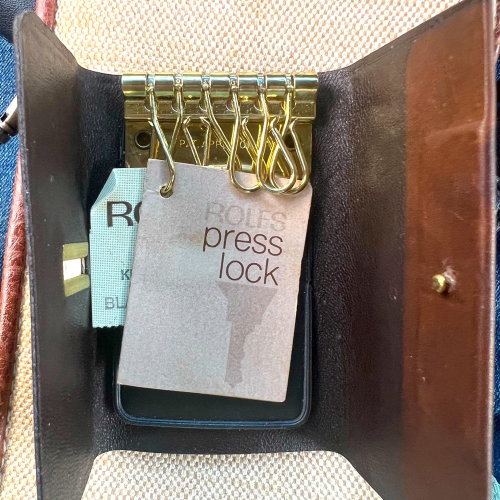 NWT Rolfs key holder